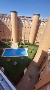 Piso en venta en avenida De Las Ciencias de 3 habitaciones con piscina y garaje