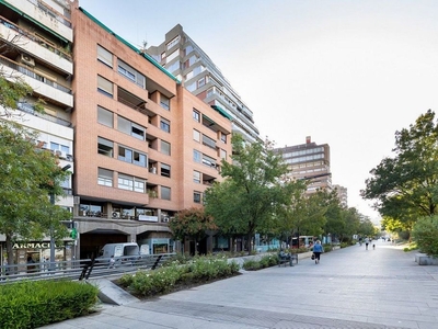 Piso en venta en avenida De Madrid de 5 habitaciones con garaje y aire acondicionado