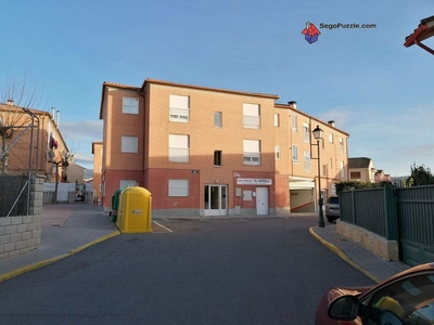 Piso en venta en Palazuelos de Eresma de 3 habitaciones con terraza y garaje