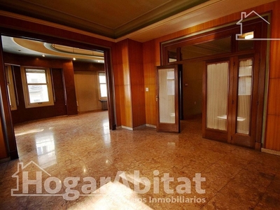 Venta de piso en El Mercat de 7 habitaciones con calefacción y ascensor