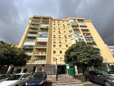 Venta de piso en Nervión de 4 habitaciones con terraza y aire acondicionado