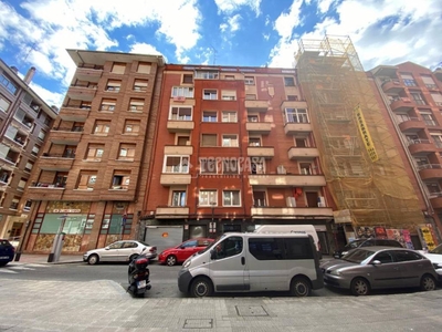 Venta Piso Bilbao. Piso de dos habitaciones Tercera planta con balcón