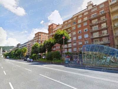 Venta Piso Bilbao. Piso de tres habitaciones en Avenida Sabino Arana. Primera planta