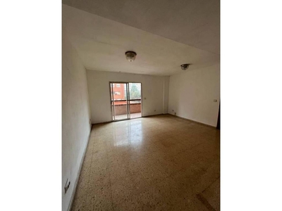 Venta Piso València. Piso de cuatro habitaciones en Calle AVD PRIMERO DE MAYO. A reformar segunda planta con balcón