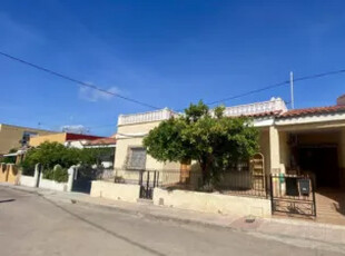 Casa adosada en venta en Calle Fco.Solano Mend-Canteras