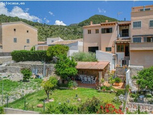 Casa con jardín y vistas a la montaña en Puigpunyent