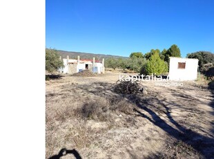 CASA CON TERRENO Y ALMACEN A LA VENTA EN ONTINYENT, UBICADA EN LA ZONA DE MORERA.