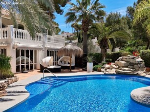 Exquisito lujo mediterráneo: Villa Oasis con vistas al Club de Golf Ifach y al Skyline de Calpe