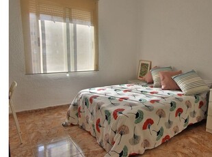 Se alquila habitación en piso de 4 habitaciones en Mestalla, Valencia