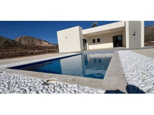 Villa en Venta en Hondón de las Nieves, Alicante