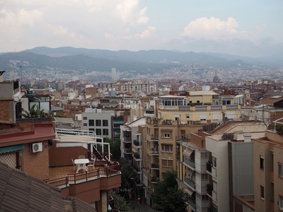 Alquiler ático en avinguda de la mare de déu de montserrat 251 ático con 3 habitaciones amueblado con ascensor, calefacción, aire acondicionado, vistas al mar y vistas a la montaña en Barcelona