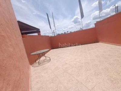 Alquiler casa adosada con 3 habitaciones amueblada con parking, piscina, aire acondicionado, jardín y vistas al mar en Estepona