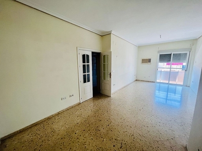 Alquiler de piso en Las Huertas - San Pablo de 3 habitaciones con terraza y garaje