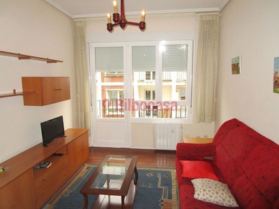 Alquiler de piso en Solokoetxe de 3 habitaciones con terraza y balcón