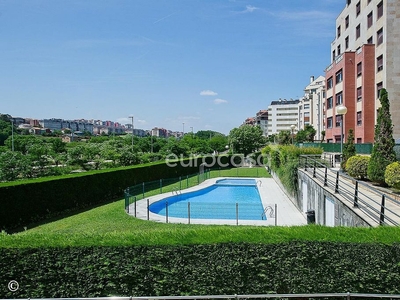 Alquiler de piso en Valdenoja - La Pereda de 3 habitaciones con terraza y piscina