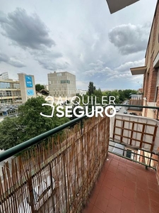 Alquiler piso av. rafaela ybarra en Zofío Madrid