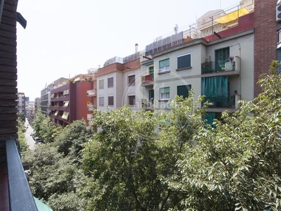 Alquiler piso con 2 habitaciones amueblado con ascensor, parking y calefacción en Barcelona
