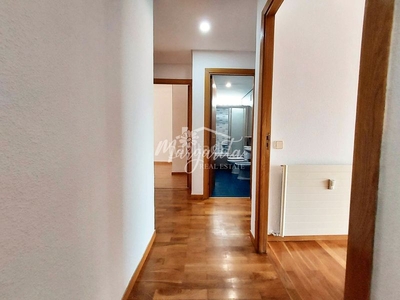 Alquiler piso con 4 habitaciones con ascensor, piscina, calefacción y aire acondicionado en Madrid