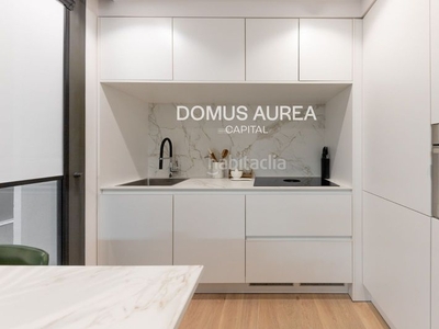 Alquiler piso en alquiler , con 100 m2, 2 habitaciones y 2 baños, piscina, ascensor, amueblado, aire acondicionado y calefacción individual. en Madrid