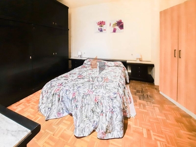 Alquiler piso en carrer de teodora lamadrid 36 piso con 3 habitaciones amueblado con ascensor y calefacción en Barcelona