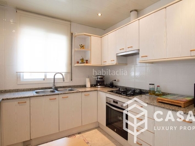 Alquiler piso tranquilo apartamento de tres habitaciones en zona torreblanca. en Sant Cugat del Vallès