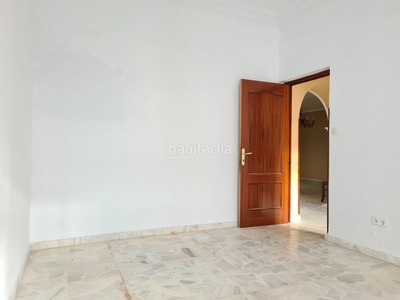 Casa adosada casa en una sola planta con patio en Bellavista en Sevilla