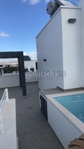 Casa adosada con 3 habitaciones con parking y piscina en Málaga