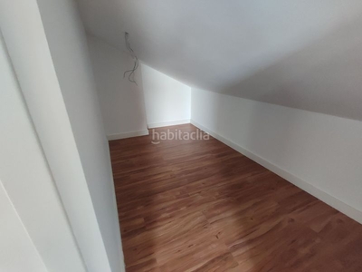 Casa adosada con 4 habitaciones con parking y aire acondicionado en Valdemoro