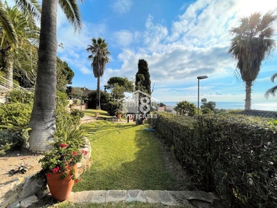 Casa con 4 habitaciones con parking, piscina, calefacción, aire acondicionado y vistas al mar en Sant Pol de Mar