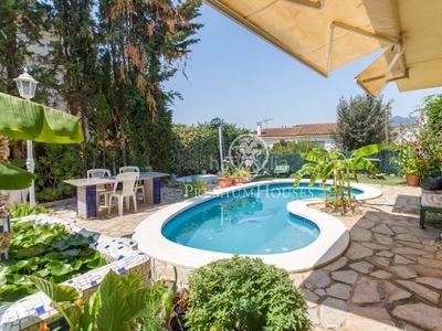 Casa en venta con piscina en Urbanitzacions Arenys de Mar