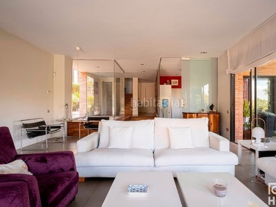 Casa en venta en barcelona, con 370 m2, 6 habitaciones y 5 baños, piscina, 2 plazas de garaje, trastero y calefacción suelo radiante. en Sant Cugat del Vallès