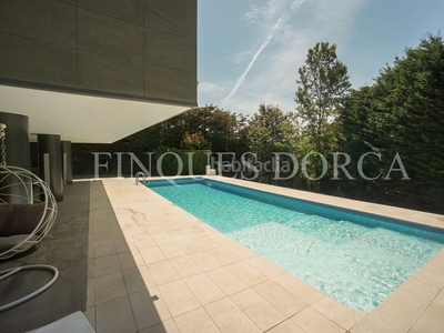 Casa finca a cuatro vientos de diseño, con piscina privada y extraordinarias vistas. en Alella