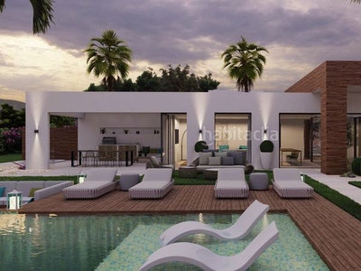 Casa villa de lujo de estilo moderno en plena naturaleza en Marbella