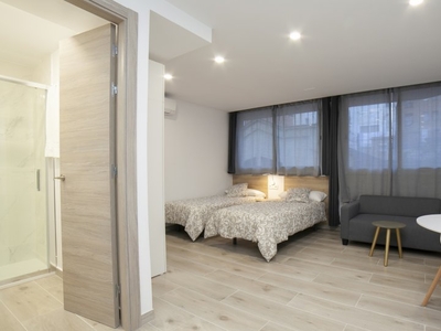 Elegante habitación en alquiler en un apartamento de 7 dormitorios en L'Hospital