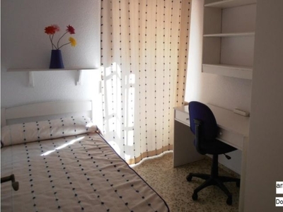 Habitaciones en C/ Crcunvalacion Encina, Granada Capital por 225€ al mes