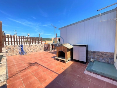 Piso con 3 habitaciones con aire acondicionado, vistas al mar y vistas a la montaña en Mataró