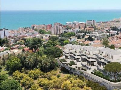 Piso con 3 habitaciones con ascensor y aire acondicionado en Torremolinos