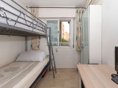 Piso con 4 habitaciones con ascensor y aire acondicionado en Málaga