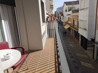 Piso en alquiler en calle De Vilamar de 3 habitaciones con terraza y muebles