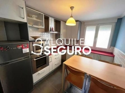 Piso en alquiler en Zaramaga de 2 habitaciones con terraza y muebles