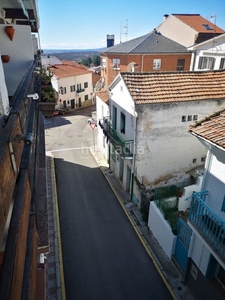 Piso en calle fuente 28 piso con 2 habitaciones con vistas a la montaña en Miraflores de la Sierra