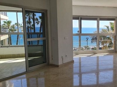 Piso en venta en paseo Marítimo Pablo Ruiz Picasso de 5 habitaciones con terraza y garaje