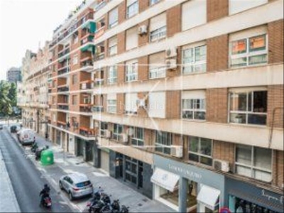 Piso lujosa vivienda con reforma a estrenar en venta en la zona del mercado de colón en Valencia