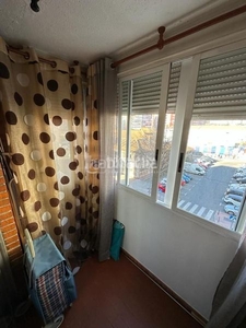 Piso tecnocasa vende piso compuesto por: entrada, salón ,3 dormitorio, 1 baño completo con plato de ducha, cocina , calefaccióncentral , a/a en salón y ascensor. inmueble reformado en Fuenlabrada