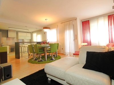 Se vende lujosa vivienda de 3 dormitorios y 2 baños en el barrio de Benisaudet - Alicante