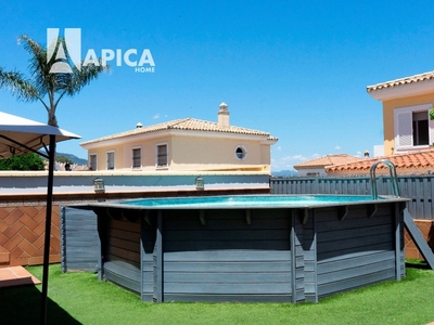 Venta de casa con piscina en Algeciras