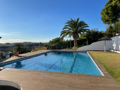 Venta de casa con piscina en Sitges