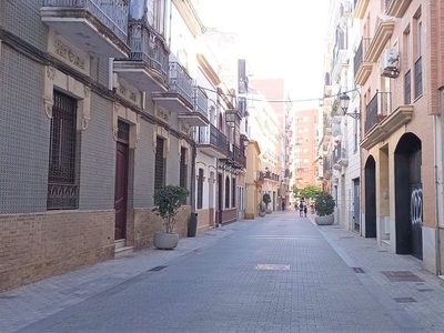 Venta de piso en Centro - Huelva de 3 habitaciones con balcón y aire acondicionado