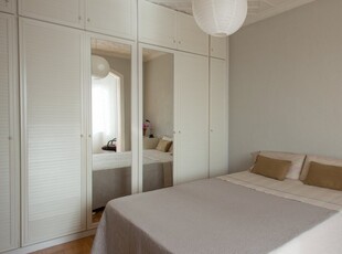 Acogedora habitación en ático de 3 dormitorios en Guinardó, Barcelona