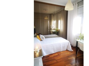 Encantadora habitación en ático de 3 habitaciones en Guinardó, Barcelona